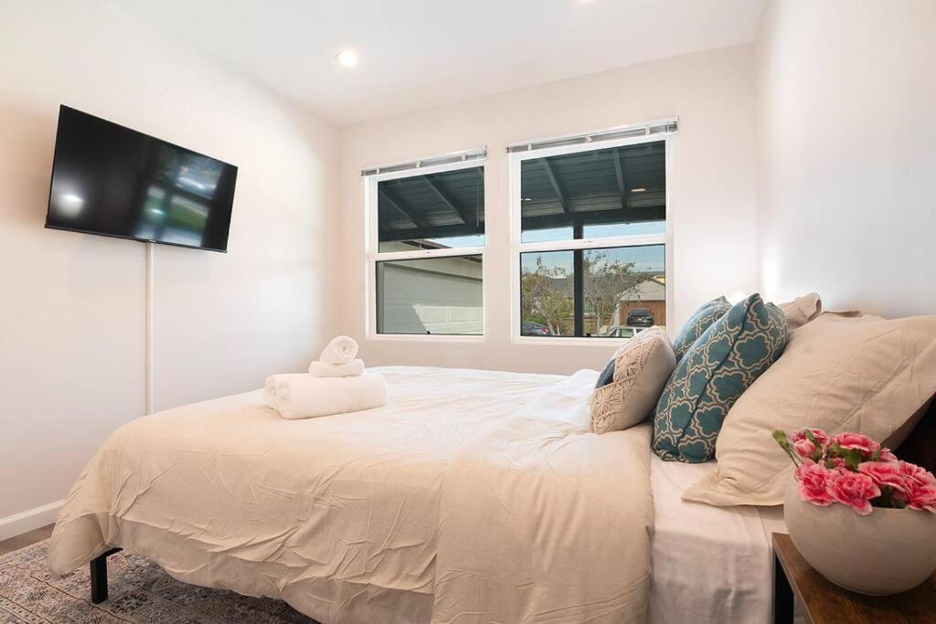Beautiful 3 Bed 1 Bath Designer Home + Hot Tub Los Angeles Exterior photo