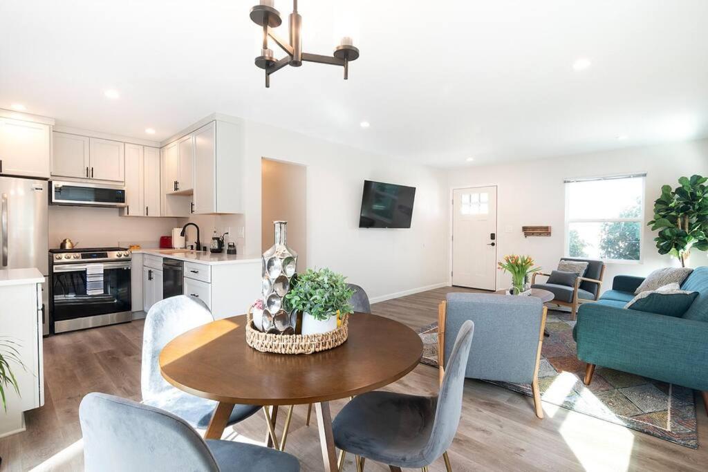 Beautiful 3 Bed 1 Bath Designer Home + Hot Tub Los Angeles Exterior photo